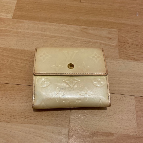 Louis Vuitton Accessories - Louis Vuitton Vernis Elise Wallet